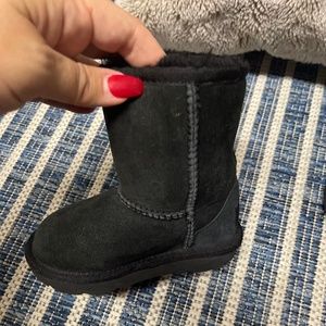 Black toddler uggs size 7